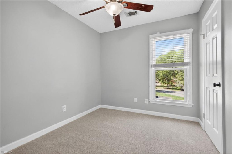 Photo 18 of 23 residential for sale in Suffolk virginia