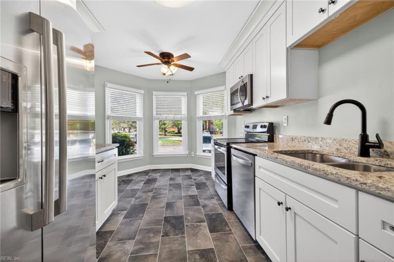 Photo 3 of 23 residential for sale in Suffolk virginia