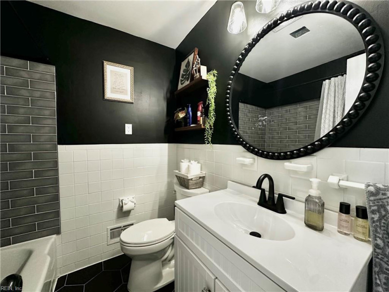 Photo 12 of 23 residential for sale in Virginia Beach virginia