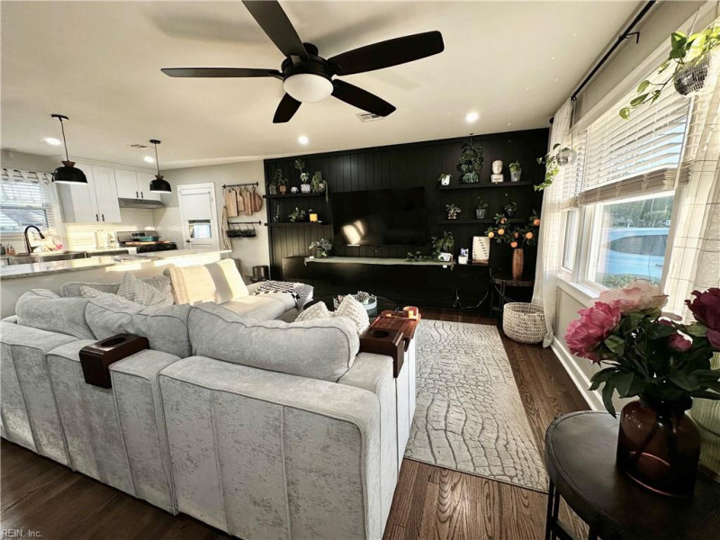 Photo 4 of 23 residential for sale in Virginia Beach virginia