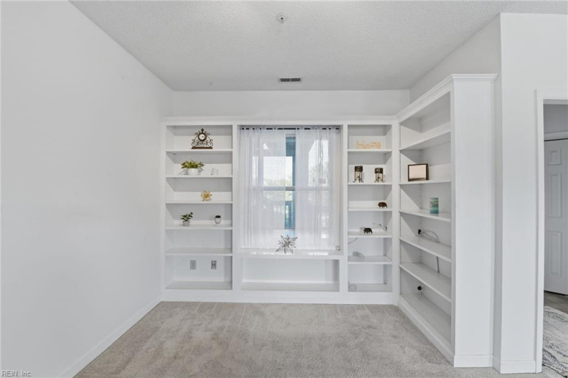 Photo 12 of 40 residential for sale in Hampton virginia