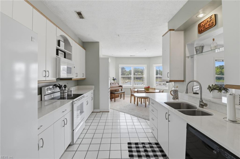 Photo 16 of 40 residential for sale in Hampton virginia
