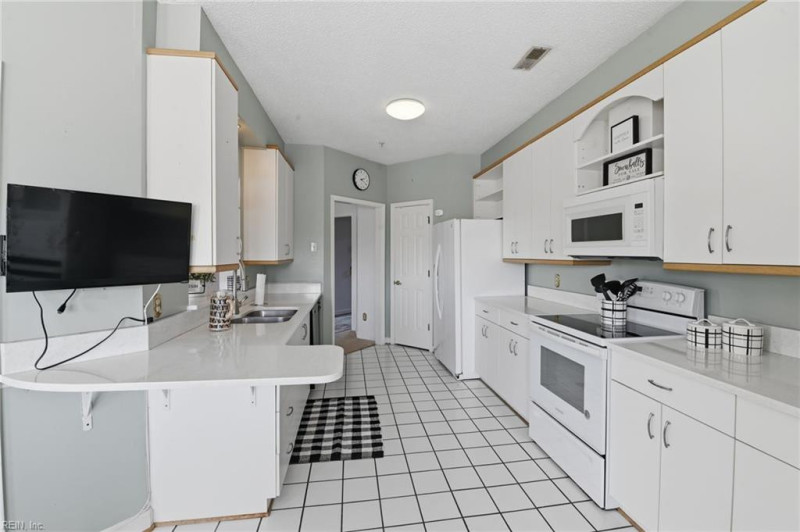 Photo 17 of 40 residential for sale in Hampton virginia