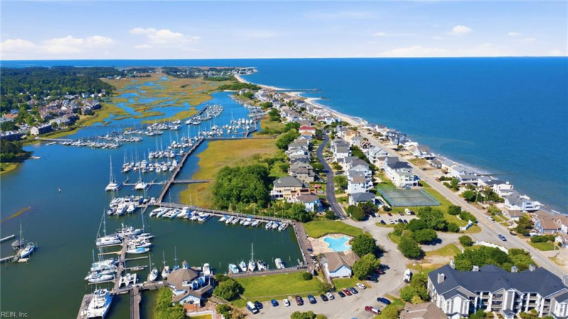 Photo 4 of 40 residential for sale in Hampton virginia
