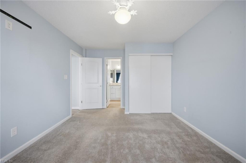 Photo 10 of 18 residential for sale in Chesapeake virginia