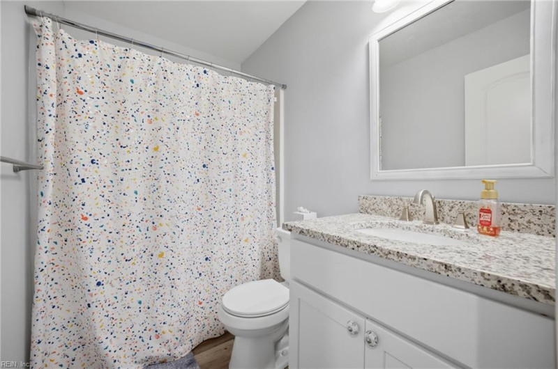 Photo 14 of 18 residential for sale in Chesapeake virginia