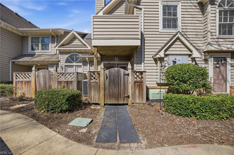 Photo 15 of 18 residential for sale in Chesapeake virginia