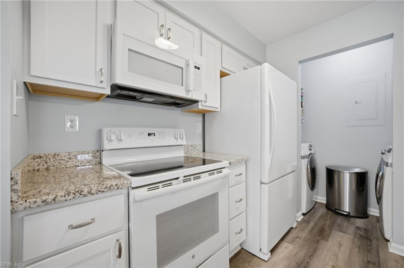 Photo 6 of 18 residential for sale in Chesapeake virginia