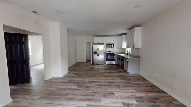 Photo 4 of 30 residential for sale in Suffolk virginia