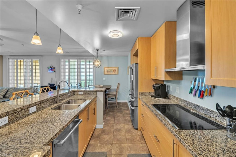 Photo 11 of 37 residential for sale in Virginia Beach virginia
