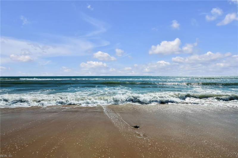 Photo 6 of 37 residential for sale in Virginia Beach virginia