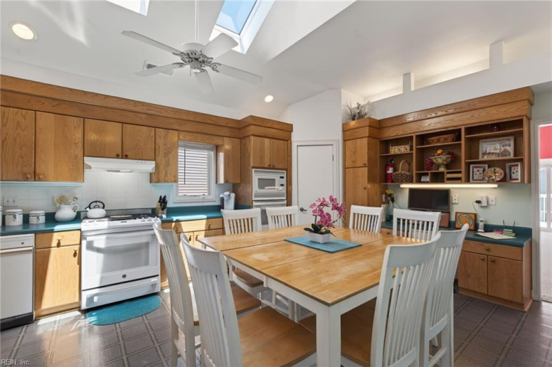 Photo 14 of 50 residential for sale in Virginia Beach virginia