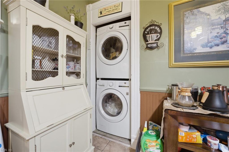 Photo 15 of 40 residential for sale in Portsmouth virginia