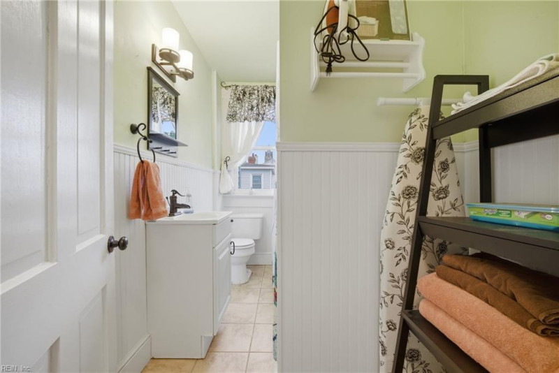 Photo 17 of 40 residential for sale in Portsmouth virginia