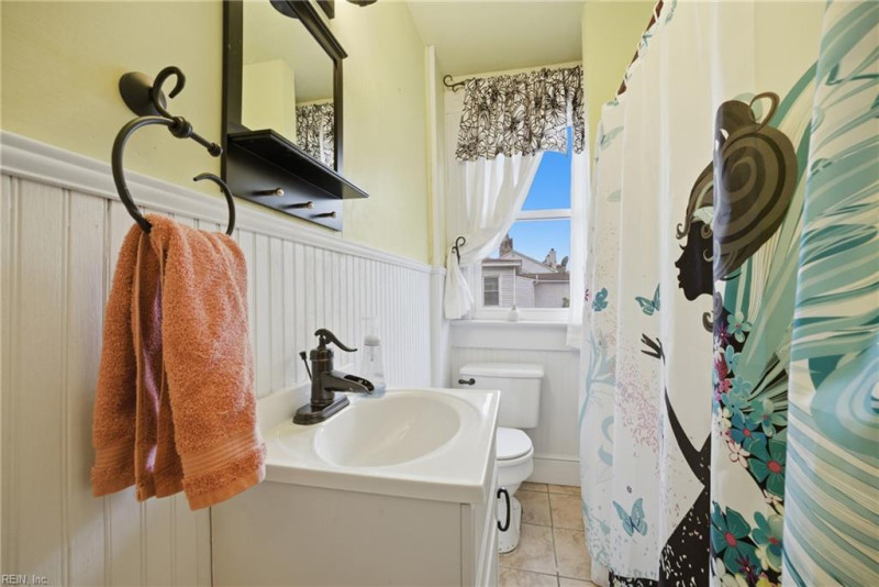Photo 18 of 40 residential for sale in Portsmouth virginia