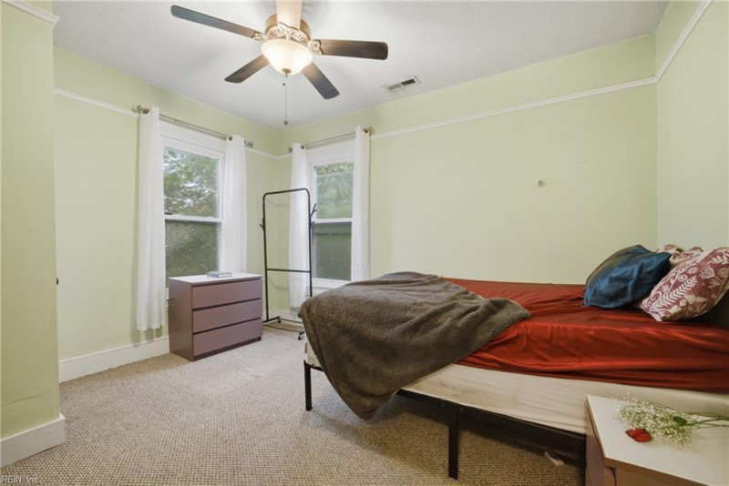 Photo 19 of 40 residential for sale in Portsmouth virginia