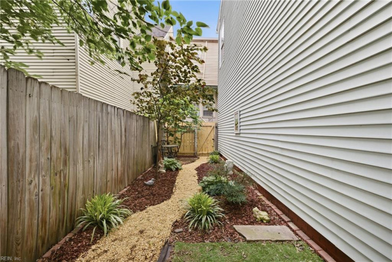 Photo 2 of 40 residential for sale in Portsmouth virginia