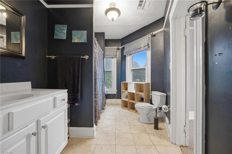 Photo 25 of 40 residential for sale in Portsmouth virginia