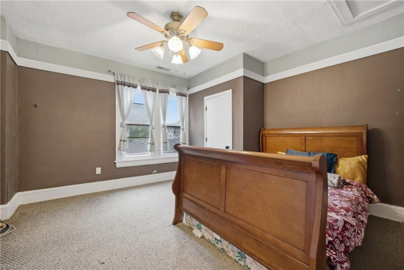 Photo 26 of 40 residential for sale in Portsmouth virginia