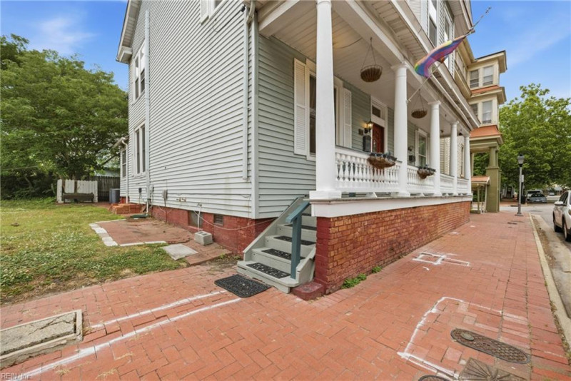 Photo 3 of 40 residential for sale in Portsmouth virginia