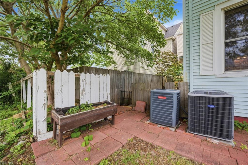 Photo 30 of 40 residential for sale in Portsmouth virginia