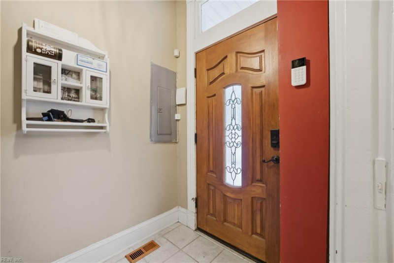 Photo 5 of 40 residential for sale in Portsmouth virginia