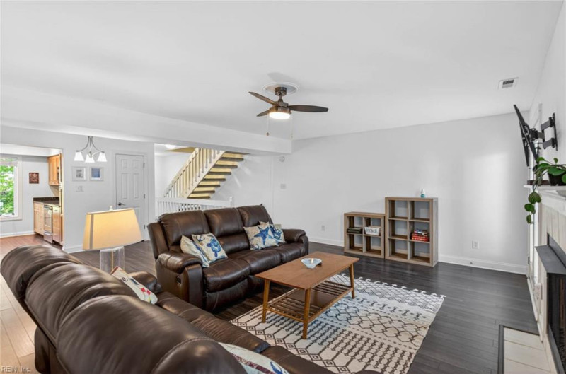 Photo 13 of 36 residential for sale in Virginia Beach virginia