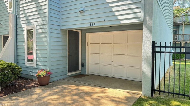 Photo 5 of 36 residential for sale in Virginia Beach virginia