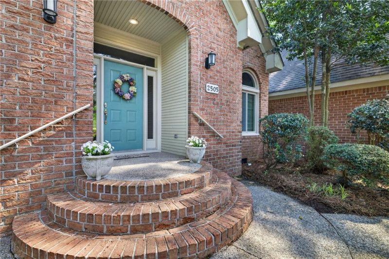 Photo 2 of 36 residential for sale in Virginia Beach virginia