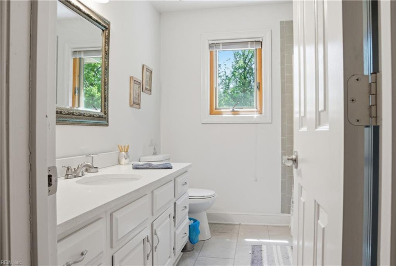 Photo 18 of 31 residential for sale in Chesapeake virginia