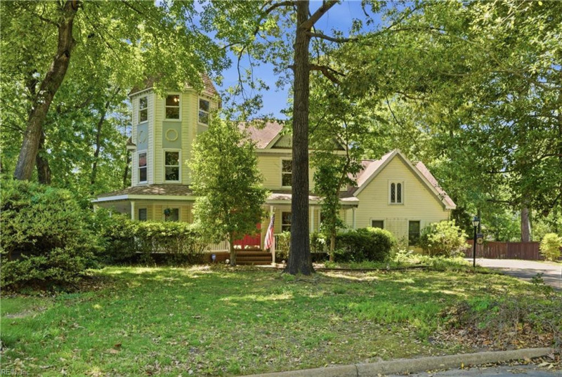 Photo 2 of 31 residential for sale in Chesapeake virginia