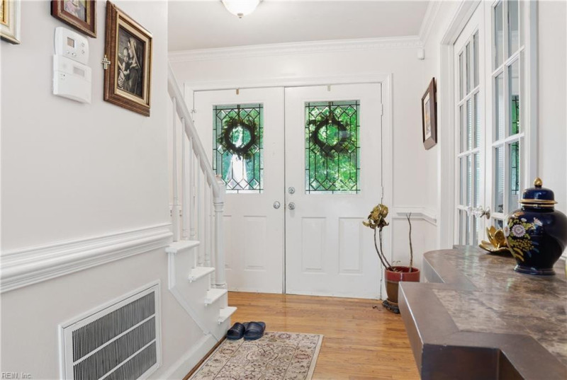 Photo 3 of 31 residential for sale in Chesapeake virginia