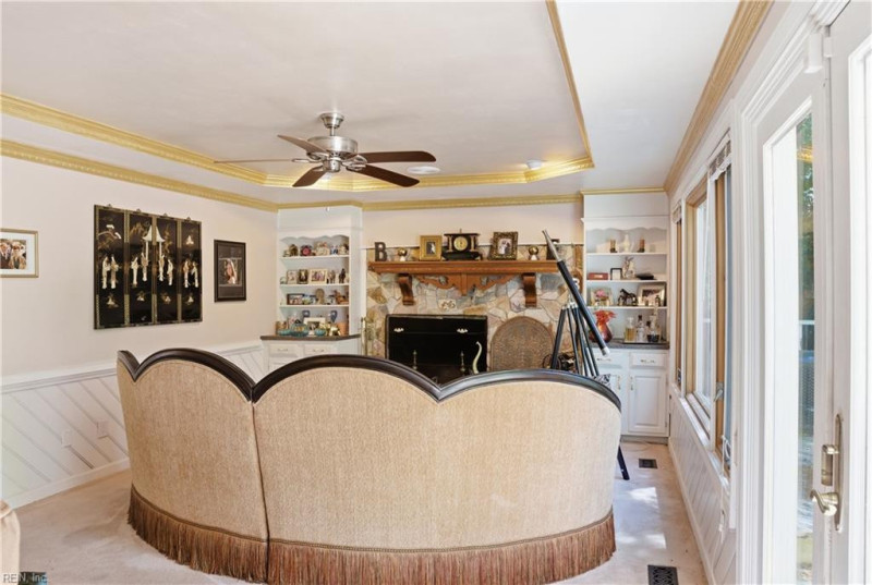 Photo 5 of 31 residential for sale in Chesapeake virginia