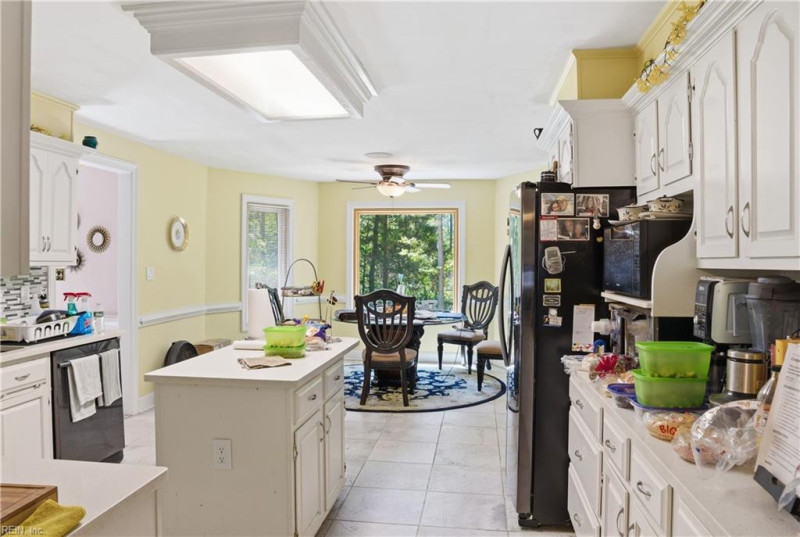 Photo 7 of 31 residential for sale in Chesapeake virginia