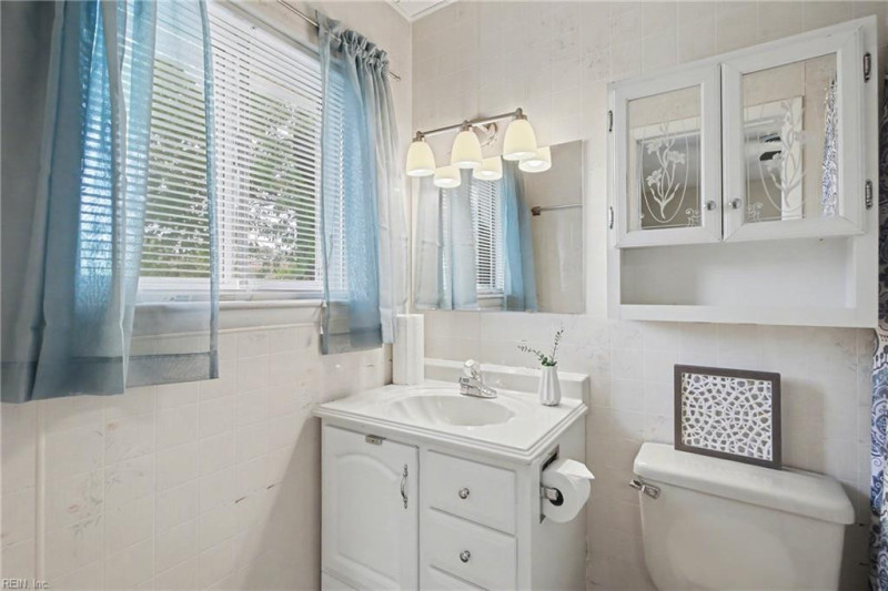 Photo 13 of 25 residential for sale in Virginia Beach virginia