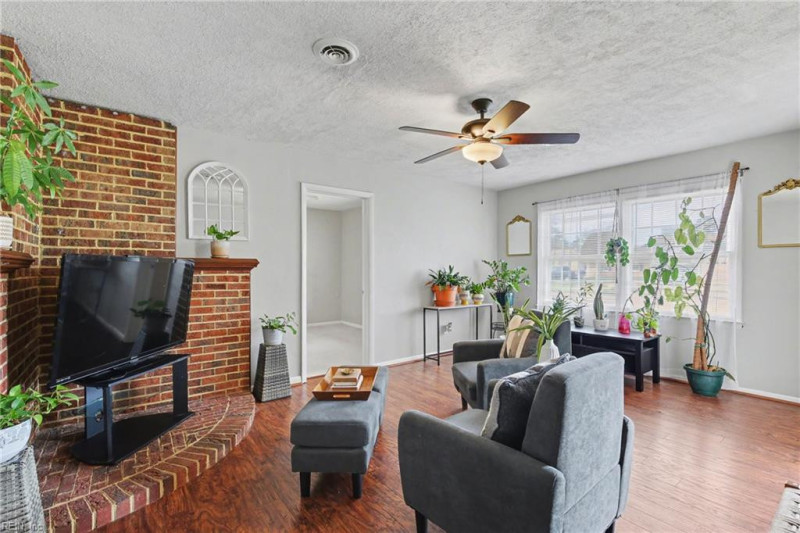 Photo 5 of 25 residential for sale in Virginia Beach virginia