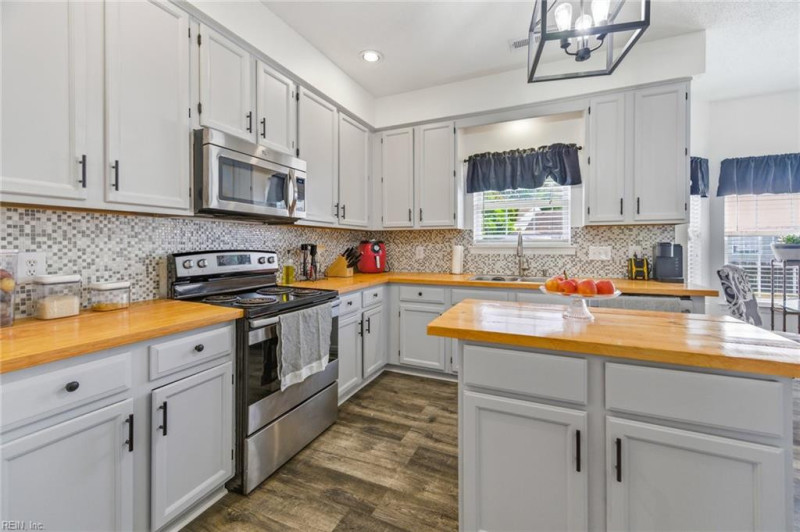 Photo 12 of 35 residential for sale in Suffolk virginia