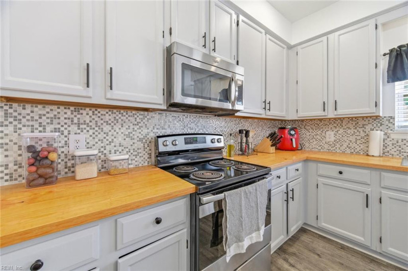 Photo 13 of 35 residential for sale in Suffolk virginia