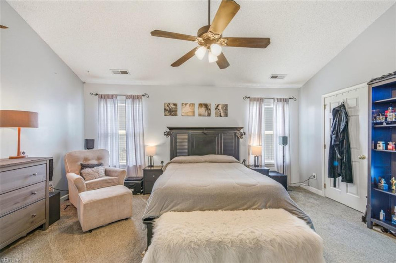 Photo 23 of 35 residential for sale in Suffolk virginia