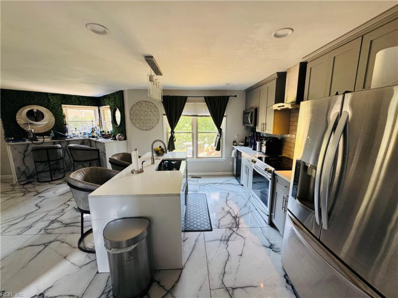 Photo 11 of 26 residential for sale in Chesapeake virginia