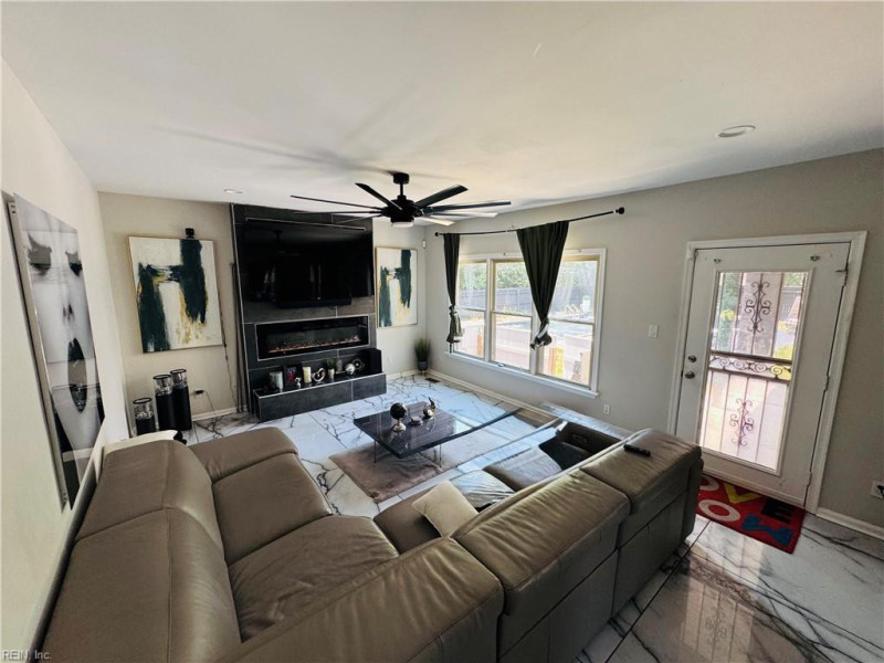 Photo 17 of 26 residential for sale in Chesapeake virginia