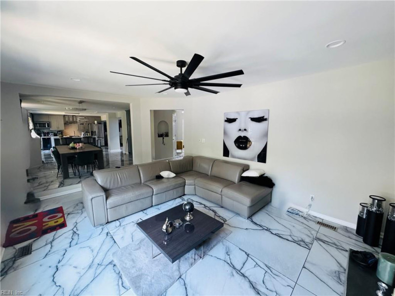 Photo 18 of 26 residential for sale in Chesapeake virginia