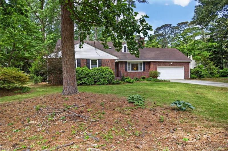 Photo 4 of 42 residential for sale in Virginia Beach virginia