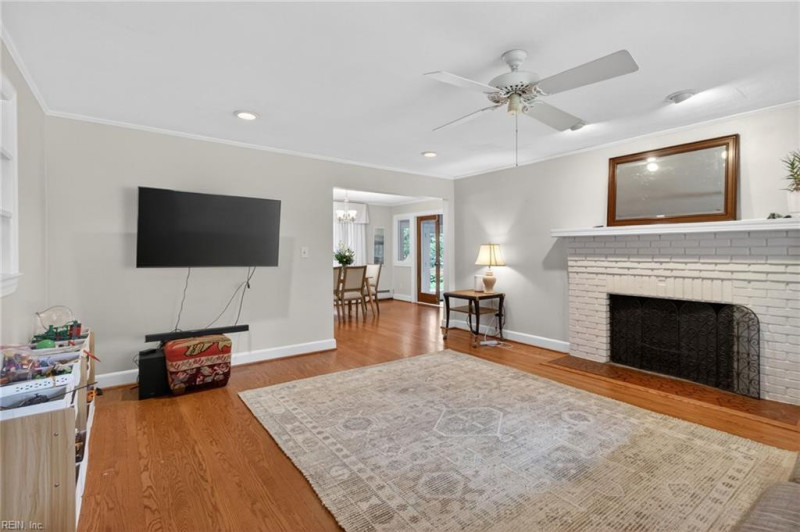 Photo 9 of 42 residential for sale in Virginia Beach virginia