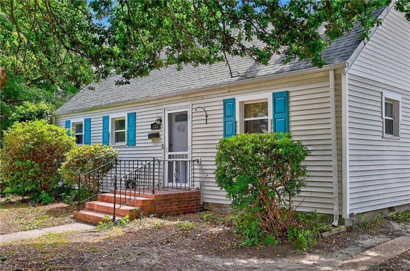 Photo 3 of 41 residential for sale in Norfolk virginia