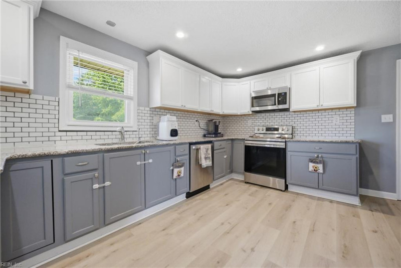 Photo 12 of 41 residential for sale in Chesapeake virginia