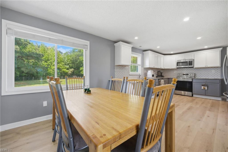 Photo 13 of 41 residential for sale in Chesapeake virginia