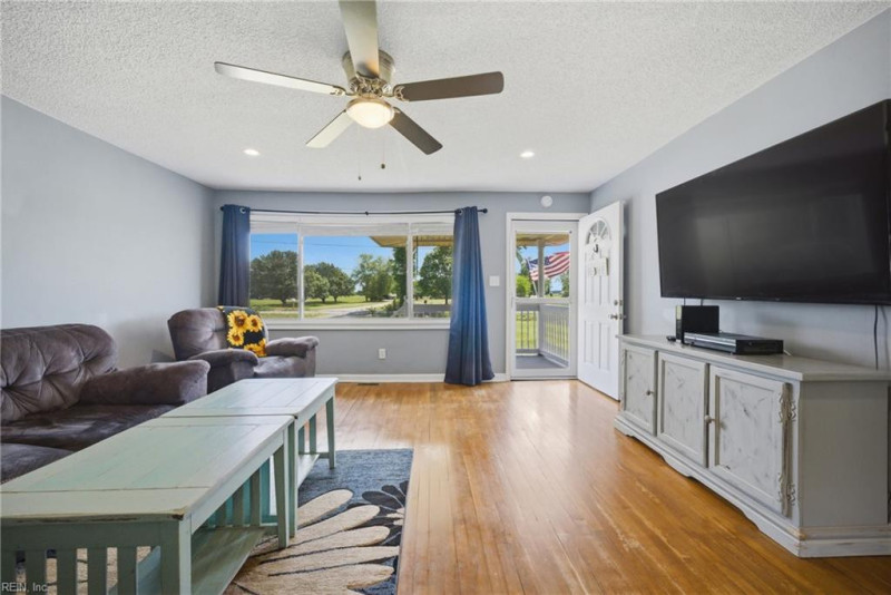 Photo 22 of 41 residential for sale in Chesapeake virginia