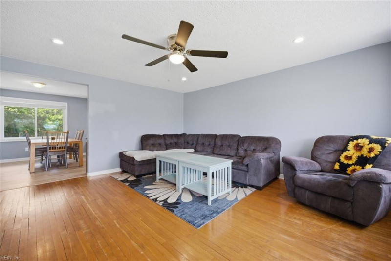 Photo 24 of 41 residential for sale in Chesapeake virginia