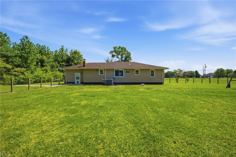 Photo 5 of 41 residential for sale in Chesapeake virginia